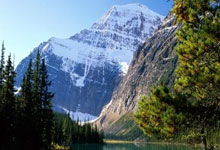 PG电子官网：十人国足的沙漠断章，2分钟内的荒诞与戏剧让人频频叹息.